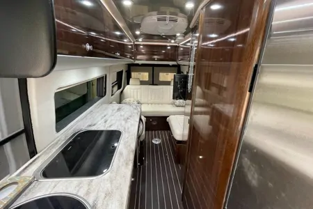 Airstream Interstate Lounge GT Silver Bullet