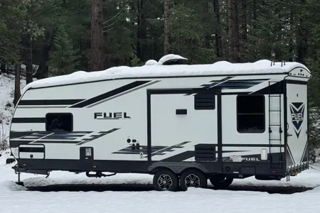 2021 30ft. Toy hauler with free kayaks and paddle boards
