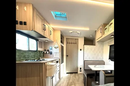NEW 2025 heartland - COZY - fun for kids - even SUV can tow!