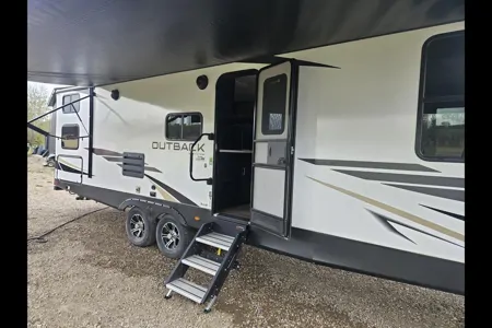 Chrs's Keystone Outback ultra lite 291UBH Travel Trailer