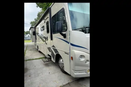 Deborah's Winnebago Vista Class A