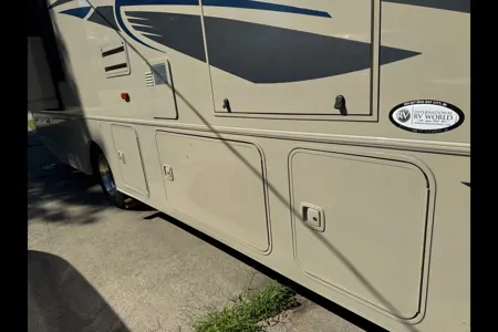Deborah's Winnebago Vista Class A