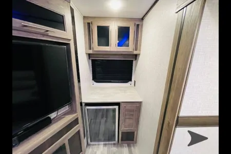 Jeremy's Crossroads Zinger 299RE Travel Trailer