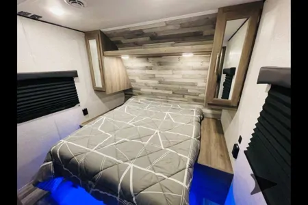 Jeremy's Crossroads Zinger 299RE Travel Trailer