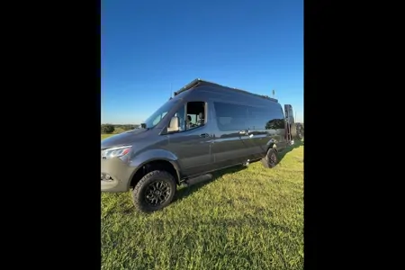 2025 27North Venture AWD - Luxe Off-Grid Explorer (Starlink + Solar)