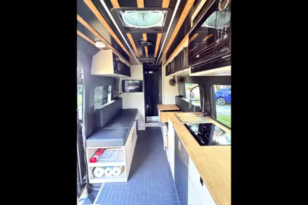 2025 27North Venture AWD - Luxe Off-Grid Explorer (Starlink + Solar)