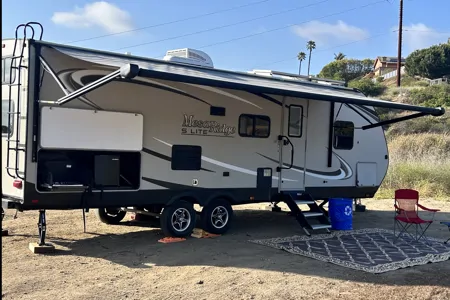 Adventure-Ready Travel Trailer – Comfort, Style & Everything You Need!