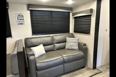 Adventure-Ready Travel Trailer – Comfort, Style & Everything You Need!