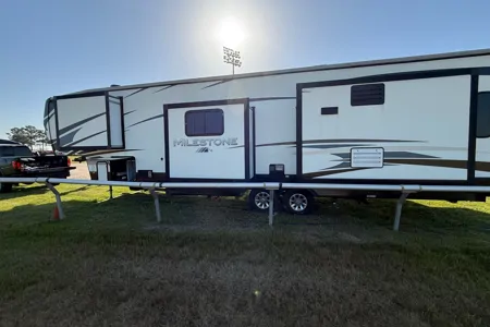 Milestone Fifth Wheel