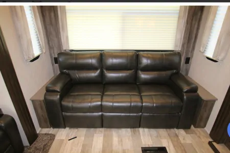 Milestone Fifth Wheel