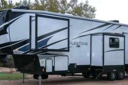 Milestone Fifth Wheel