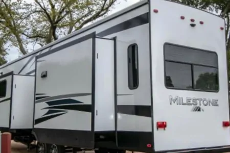 Milestone Fifth Wheel