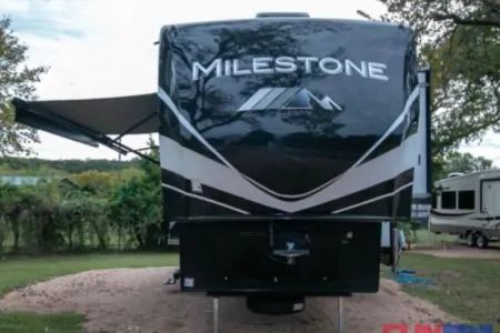 Milestone Fifth Wheel