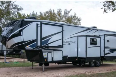 Milestone Fifth Wheel