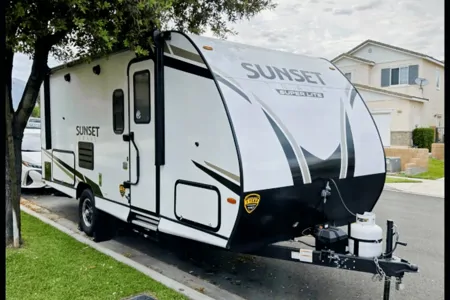 2022 Crossroads Sunset Travel Trailer
