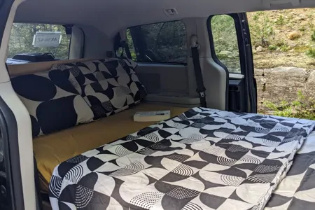 Jowelle, notre dodge caravan aménagée ! L'aventure commence ici !