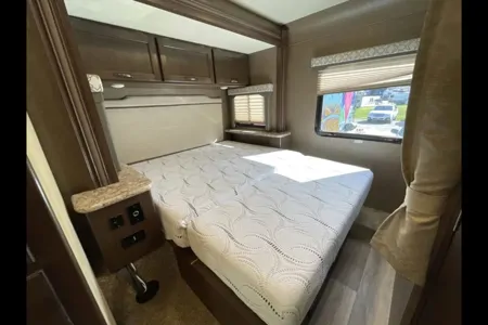 Tubros Clary Thor Motor Coach Freedom Elite Class C