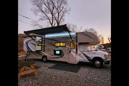 Tubros Clary Thor Motor Coach Freedom Elite Class C