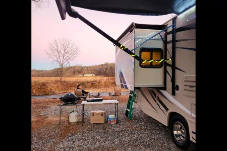 Tubros Clary Thor Motor Coach Freedom Elite Class C