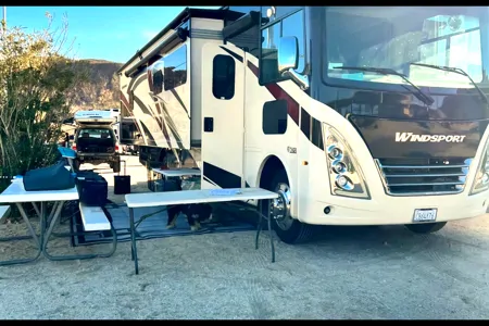34*NEW*Thor Windsport 8-SLEEPER-WiFi-KING BED-2 SlideOut Huge Rooms-WOW!!