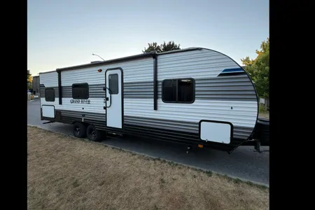 Brayden's Grand River 26 DB Travel Trailer