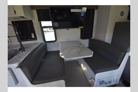 2026 East to West Entrada Class C 2800S