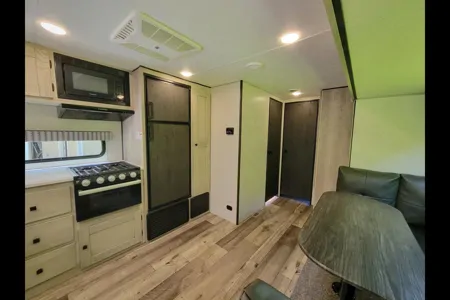 Spacious & Comfortable KZ Connect- Your perfect home on wheels!
