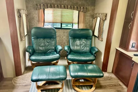 *Turn key* Fully loaded Luxury Rental*  32’ Sunvalley *Delivery Only