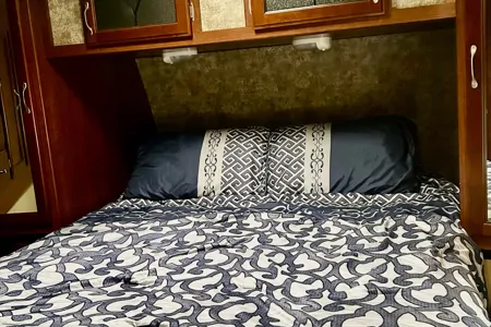 *Turn key* Fully loaded Luxury Rental*  32’ Sunvalley *Delivery Only