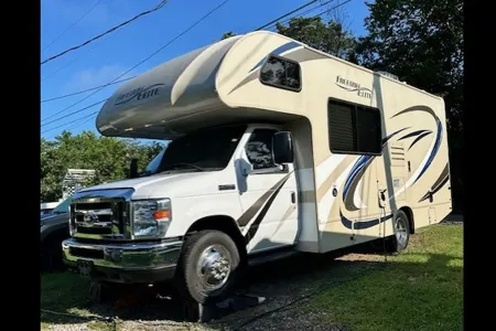 Agnes's Thor Motor Coach Freedom Elite Class C