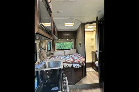 Agnes's Thor Motor Coach Freedom Elite Class C