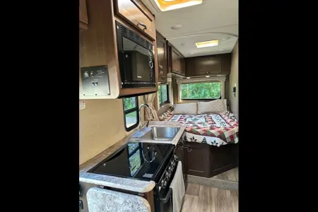 Agnes's Thor Motor Coach Freedom Elite Class C