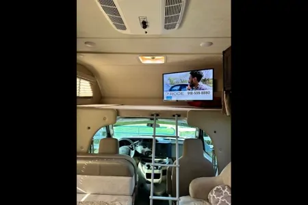Agnes's Thor Motor Coach Freedom Elite Class C