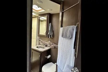 Agnes's Thor Motor Coach Freedom Elite Class C