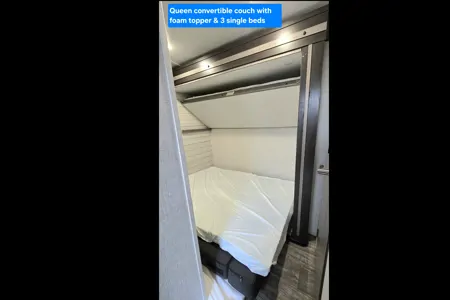 Expedition- 38 ft 2 Bedroom 1.5 bath Luxury 4 season Loaded Travel Trailer