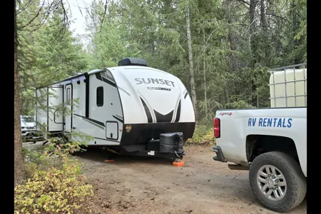 Expedition- 38 ft 2 Bedroom 1.5 bath Luxury 4 season Loaded Travel Trailer