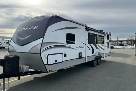 White Family Luxury Trailer for 8