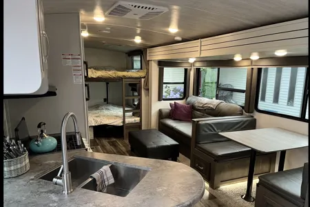 White Family Luxury Trailer for 8