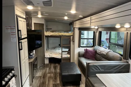 White Family Luxury Trailer for 8