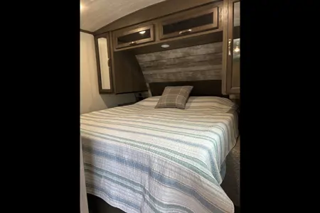 White Family Luxury Trailer for 8