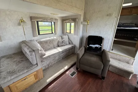 The Mariposa’s Gulf Stream Sea Hawk 29’ Fifth Wheel