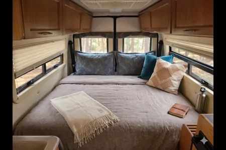 Leisure Travel Vans Free Spirit - Mercedes Sprinter - 23mpg