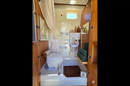 Leisure Travel Vans Free Spirit - Mercedes Sprinter - 23mpg