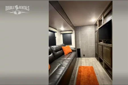 BIGHORN Private King Master, tons of Closet Space, Loft, Bonus Room, Kitchen Island