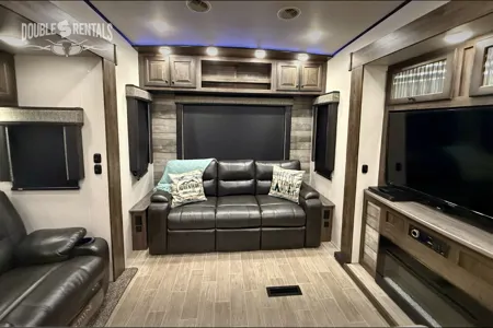 BIGHORN Private King Master, tons of Closet Space, Loft, Bonus Room, Kitchen Island