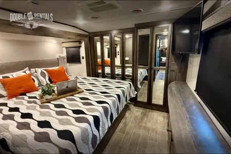 BIGHORN Private King Master, tons of Closet Space, Loft, Bonus Room, Kitchen Island