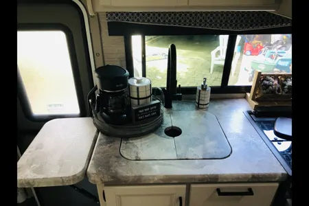 Ultimate Glamping-Thor Motor Coach Chateau 24F Class C
