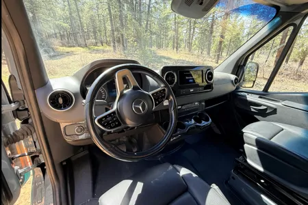 Winnebago Revel 44E Class B