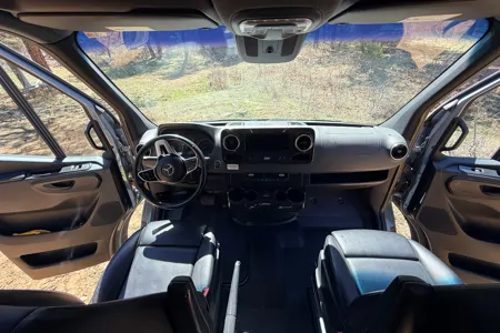 Winnebago Revel 44E Class B