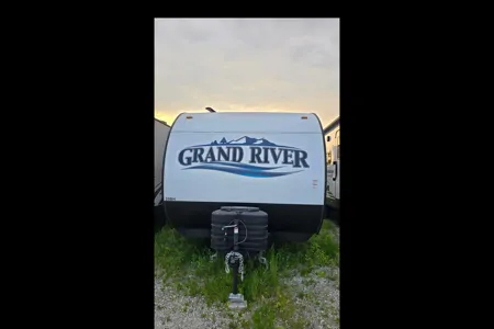 Sunny's 2025 Grand River 25BH Travel Trailer